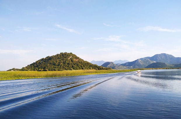 У осмој деценији препливао Скадарско језеро